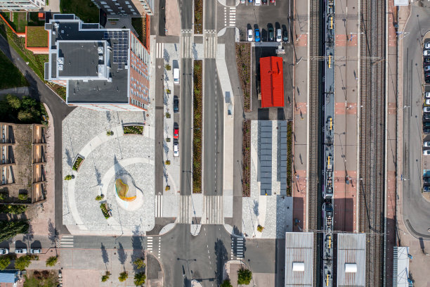 在芬兰埃斯波，建筑被拆除后的广场图片下载