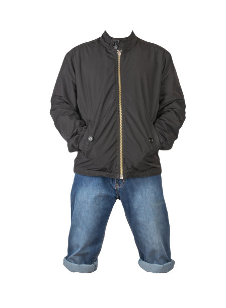 牛仔布深蓝色短裤和夹克与拉链孤立在白色背景。男人的牛仔裤图片下载