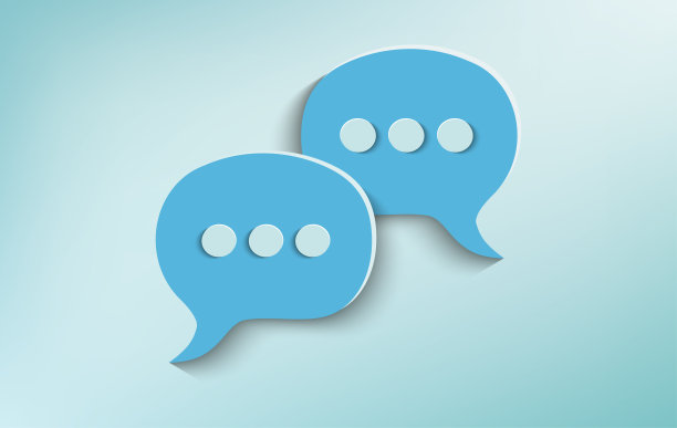 天空背景上的两个语音泡泡。在线客户服务和咨询聊天的概念。社交网络。通过网络进行沟通和推荐。积极的消息。社区图片下载