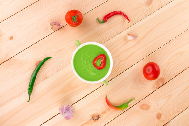 静物配青奶油汤。图片下载