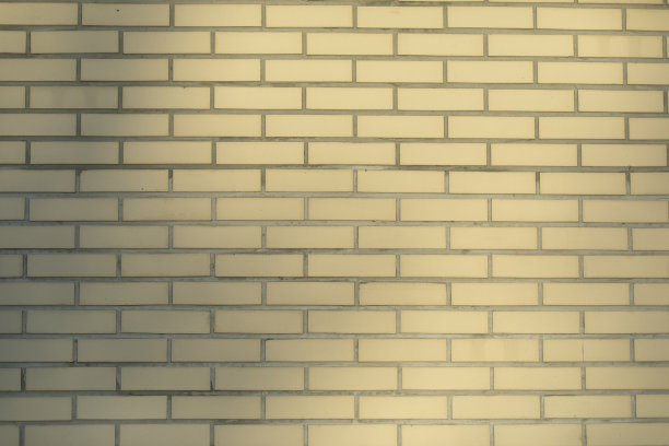 米色砖墙。砖块在自然光下的纹理。图片下载