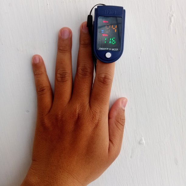 使用血氧计检查血氧水平的图片说明图片下载