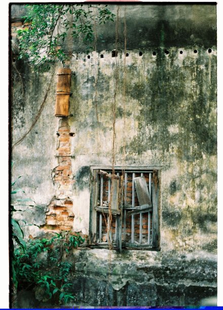 破损的、不用的窗户图片下载