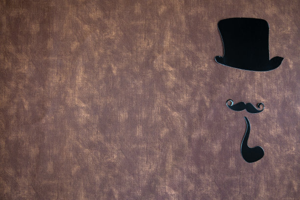 黑色胡子和帽子在棕色皮革背景纹理复制空间，国际男人节和父亲节的概念图片下载