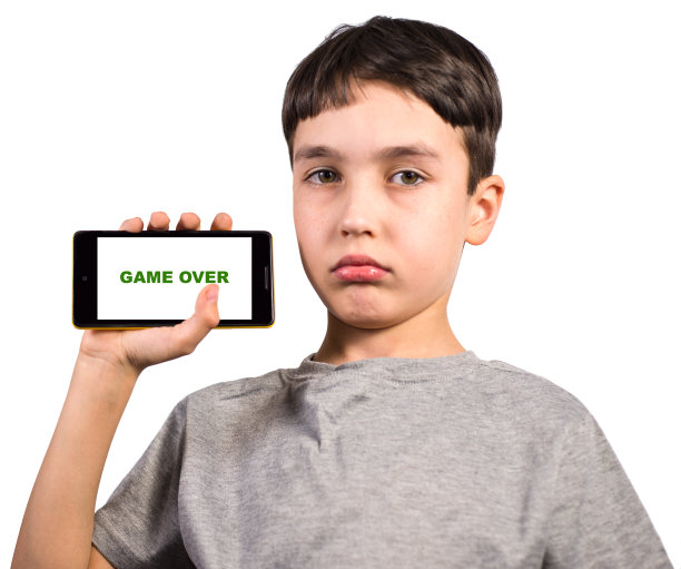 可爱的男孩，白色背景的智能手机图片下载