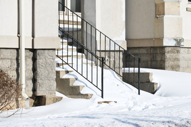 台阶上的雪图片下载
