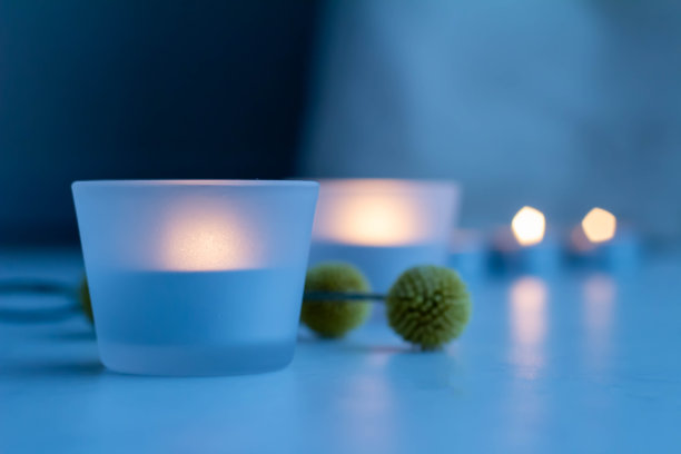 烛光和模糊的背景图片下载