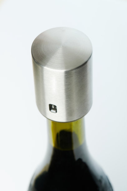 金属酒塞与日期图片下载