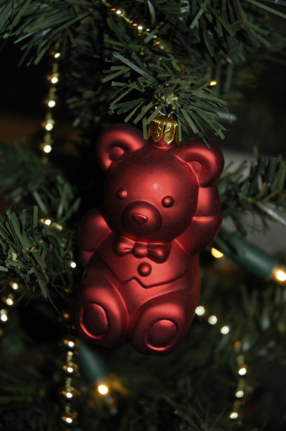 红色的泰迪熊在圣诞节装饰图片下载