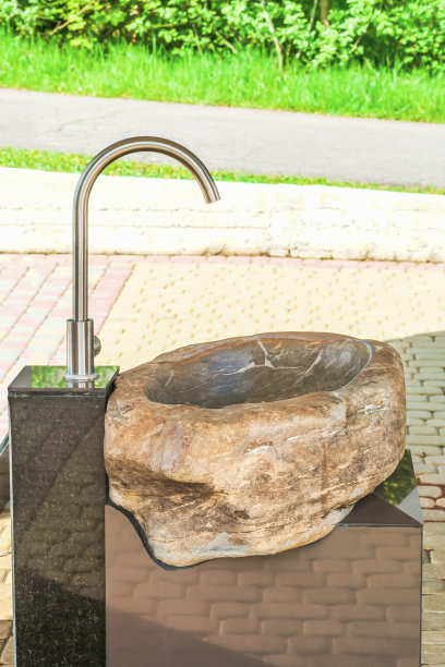 庭院石脸盆，侧视图图片下载