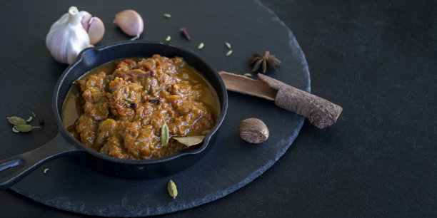 传统印度牛肉咖喱铁锅，世界美食图片下载
