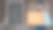 男人正拿着一个大箱子快递回家图片下载