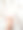 女人的手放在皱巴巴的床单背景上。有皱纹的杂乱无章的床。一个女人在挤压白色亚麻布。舒适不完美的房子。非理想舒适的家。图片下载