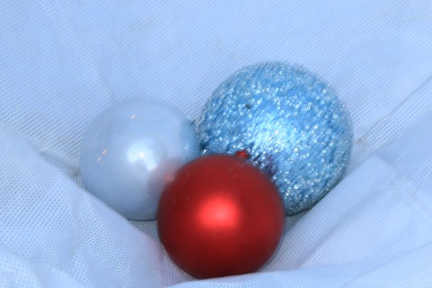 三个圣诞球图片下载