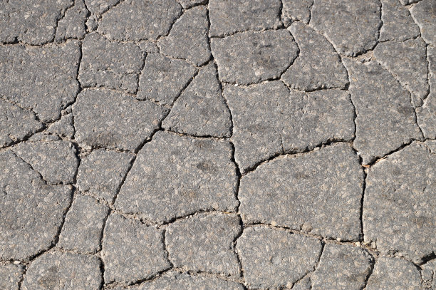 纹理裂纹旧沥青为灰色背景图片下载