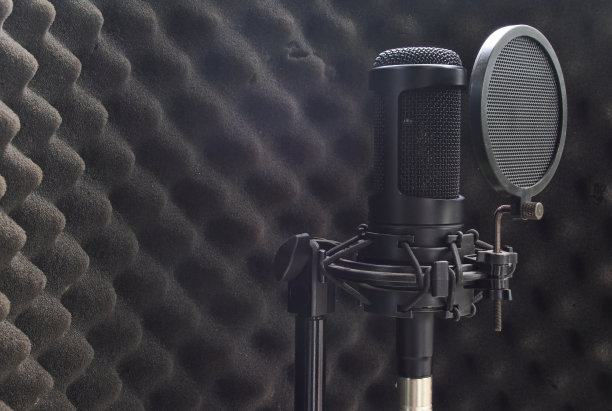 录音棚用电容式麦克风图片下载