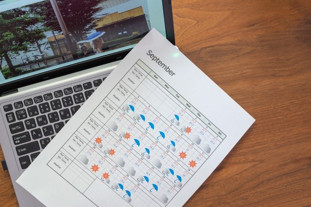 九月天气，夏末秋雨(边)图片下载