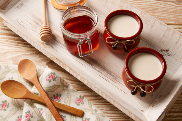 加蜂蜜的凝乳甜点图片下载