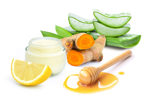 含芦荟、姜黄、柠檬、蜂蜜的自制天然护肤产品图片下载
