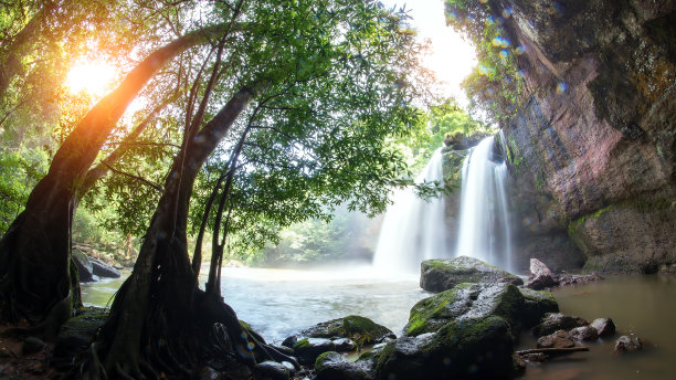 泰国考艾国家公园许素华瀑布的洞穴图片下载