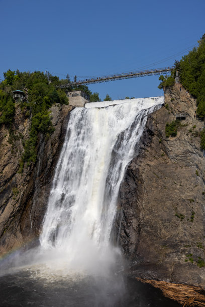 夏日的“元帅瀑布”，加拿大魁北克市图片下载