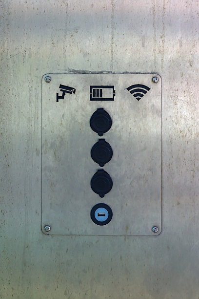 公交车站的USB接口面板图片下载