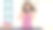 女孩带着吹风机在家里的浴室里美容图片下载