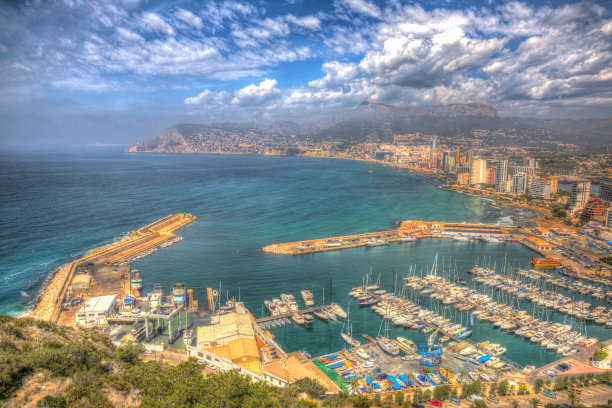 Calp Spain小镇和Costa Blanca码头图片下载