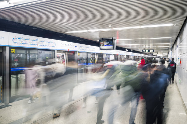 北京地铁高峰时间图片下载