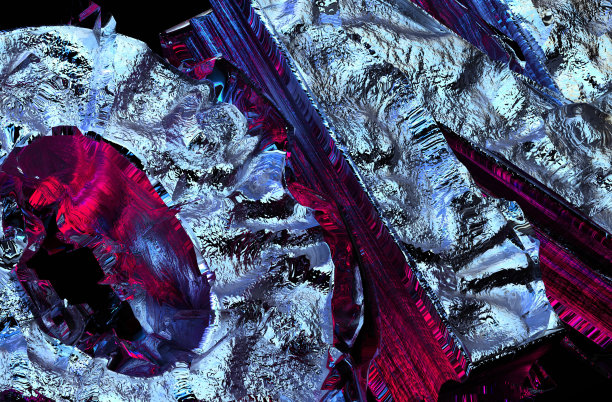 抽象艺术的3d渲染3d背景，部分超现实艺术大写字母o和n，粗糙的划痕，皱巴巴的脏铁金属材料，霓虹蓝色和热粉色图片下载