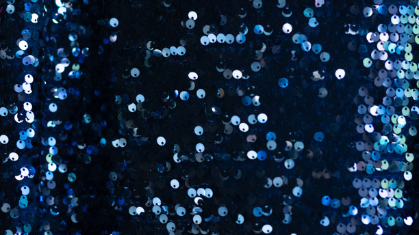 亮片织物与闪光纹理。深蓝色的背景图片下载