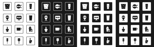 酒吧位置设朗姆酒酒杯图片下载