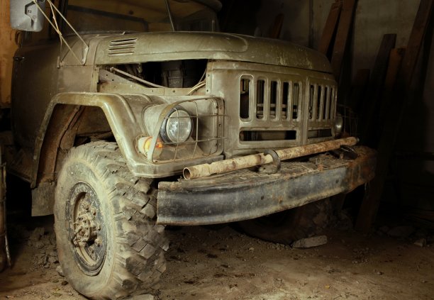 旧军绿色卡车图片下载