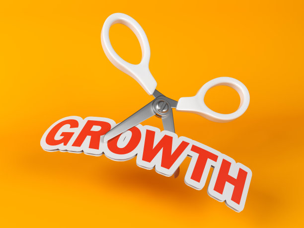 红色的成长文本和剪刀。图片下载