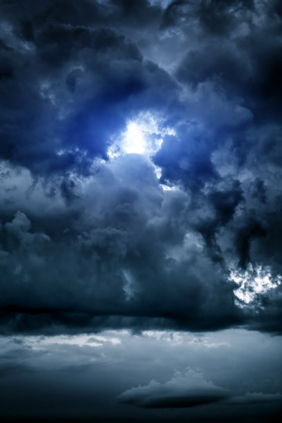 戏剧性的乌云图片下载