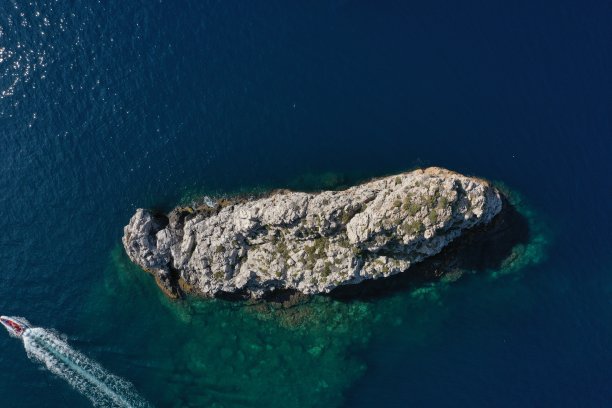 卡波扎弗拉诺的小岛图片下载