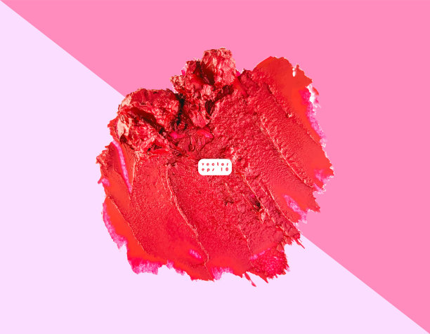 矢量红色唇膏涂抹污点在彩色背景，爱的背景，化妆品组成，化妆设计插图，现实的唇膏笔画图片下载