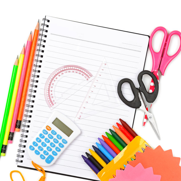 一套学校和办公用品隔离在白色背景上。概念:返校。图片下载