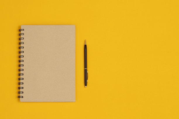 笔记本和笔是记笔记的一部分。图片下载