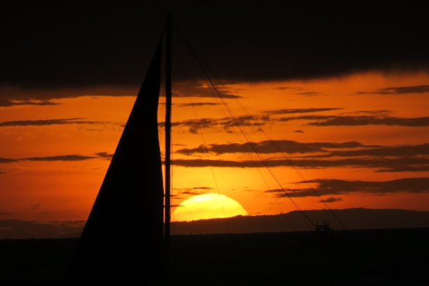 菲律宾长滩岛日落帆船图片下载