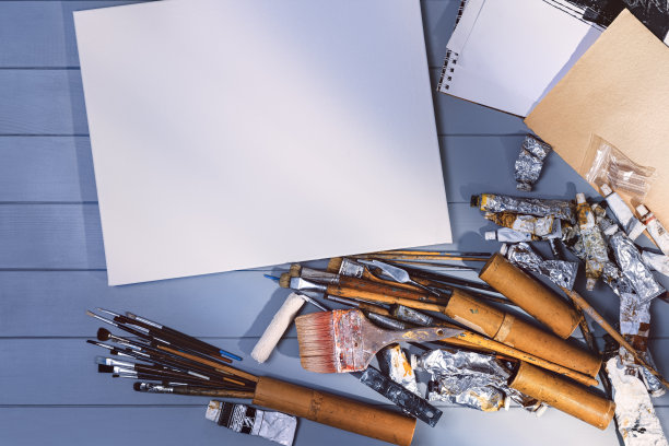 在美术工作室画画或绘画。俯视图模型背景图片下载