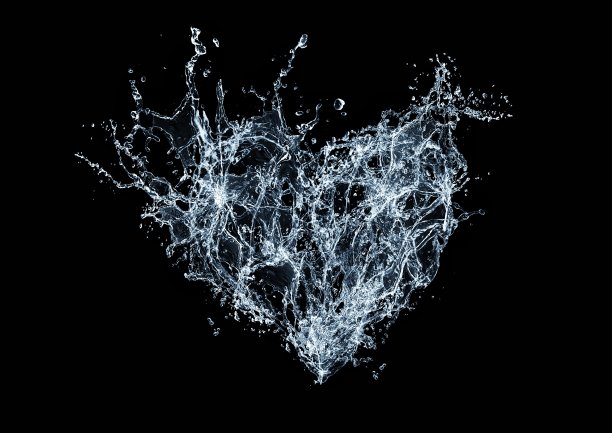 水溅在一个心形的插图图片下载