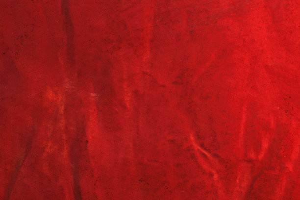 红色的皱巴巴的纸作为背景。图片下载