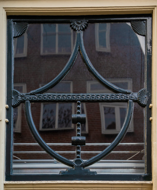 带有建筑装饰的建筑物的细节图片下载