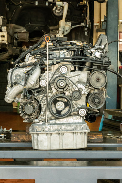 汽车发动机更换机准备安装图片下载