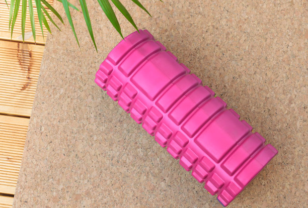 家庭庭院露台上的家庭训练设备。在家健身。健康，训练和生活方式。图片下载