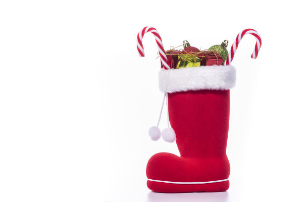 一只红色的圣诞老人靴子，里面有礼物和拐杖糖图片下载