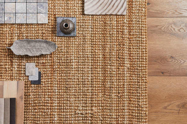 创意的建筑师情绪板组成的平面铺设与建筑样品，橙色纺织品和自然材料和个人配件。前视图中,模板。图片下载