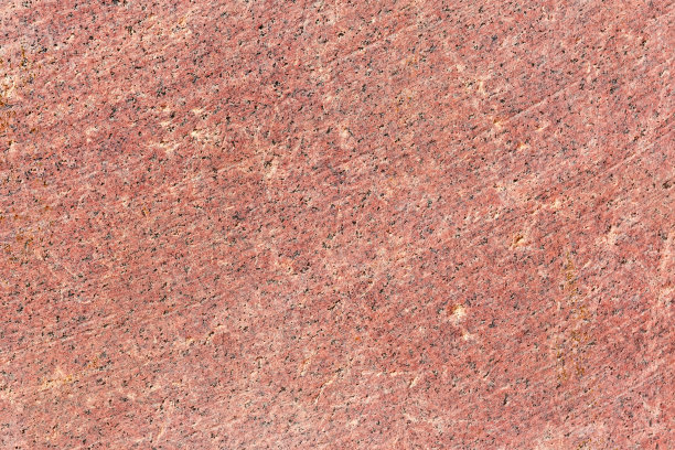 平坦的红色花岗岩块边缘有石头切割工具的痕迹图片下载