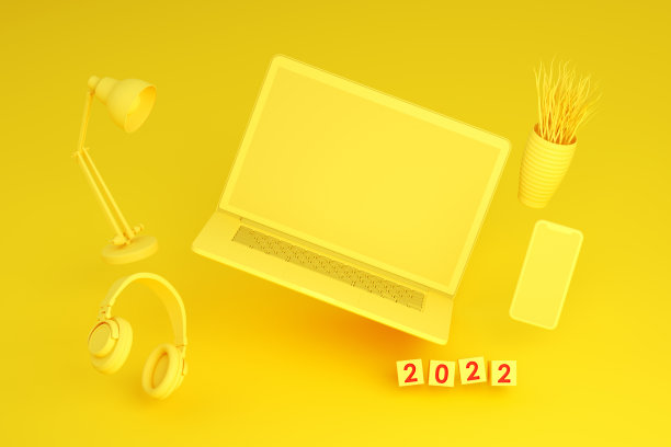 2022年新年，黄色背景下的黑屏笔记本电脑和智能手机图片下载